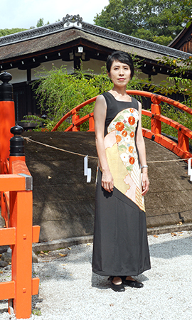 新婦のお母様に留袖を着物リメイクしたオーダーメイドの一点もの留袖ドレス（大阪・東京銀座・全国）