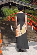 新婦のお母様に留袖を着物リメイクしたオーダーメイドの一点もの留袖ドレス（大阪・東京銀座・全国）