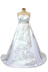 ウエディングドレスに白無垢打掛を着物リメイクしたオーダーメイドの一点もの着物ドレス