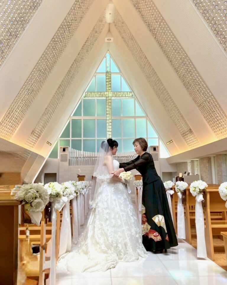 結婚式の新郎新婦の母親衣装にふさわしい上品で格式高い留袖ドレス（レンタル・販売／大阪・東京銀座）