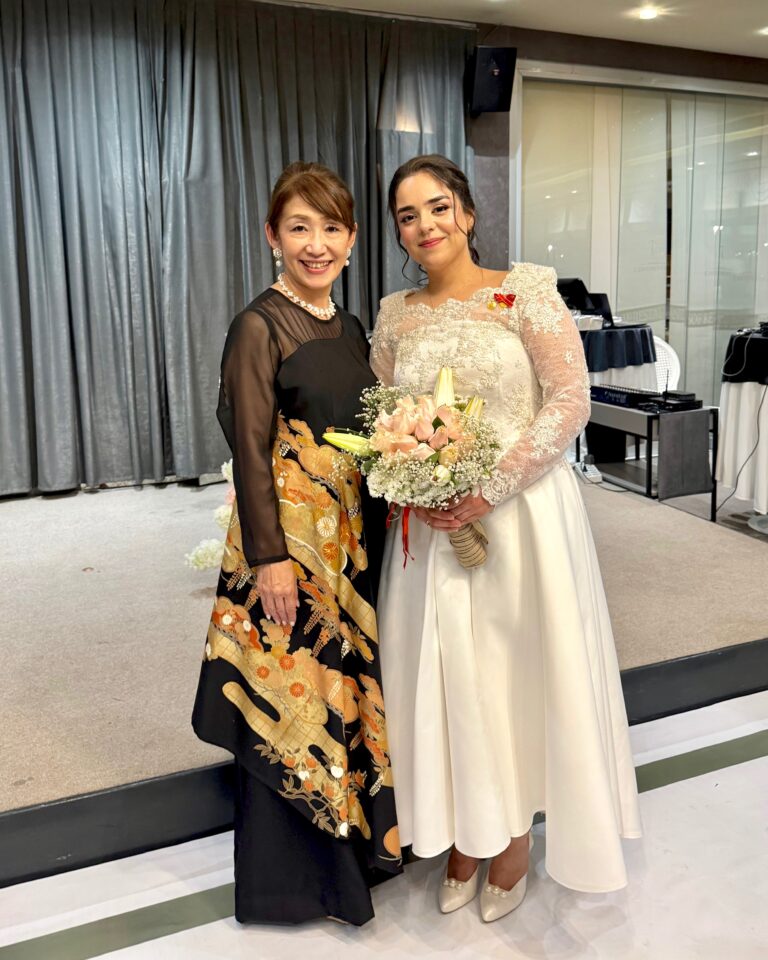 結婚式の新郎新婦の母親衣装にふさわしい上品で格式高い留袖ドレス（レンタル・販売／大阪・東京銀座）