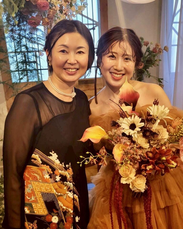 結婚式の新郎新婦の母親衣装にふさわしい上品で格式高い留袖ドレス（レンタル・販売／大阪・東京銀座）