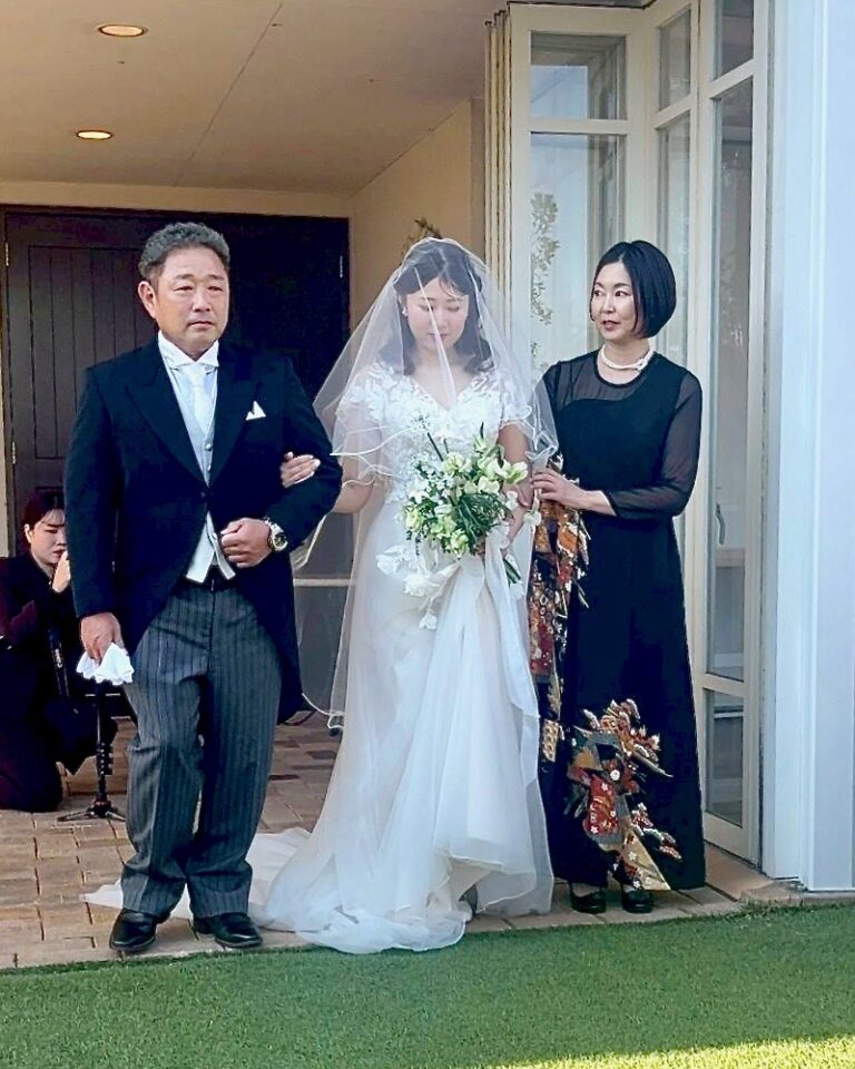 結婚式の新郎新婦の母親衣装にふさわしい上品で格式高い留袖ドレス（レンタル・販売／大阪・東京銀座）