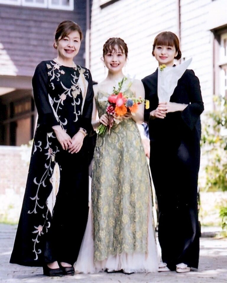 結婚式の新郎新婦の母親衣装にふさわしい上品で格式高い留袖ドレス（レンタル・販売／大阪・東京銀座）