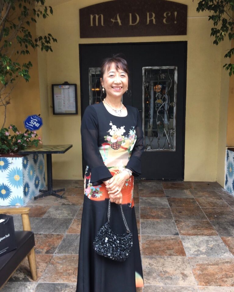 結婚式の新郎新婦の母親衣装にふさわしい上品で格式高い留袖ドレス（レンタル・販売／大阪・東京銀座）