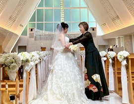 結婚式の新郎新婦の母親衣装にふさわしい上品で格式高い留袖ドレス（レンタル・販売／大阪・東京銀座）