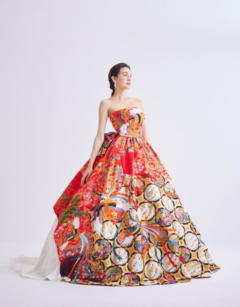 打掛を使用した着物ドレスのウエディングドレスをレンタル