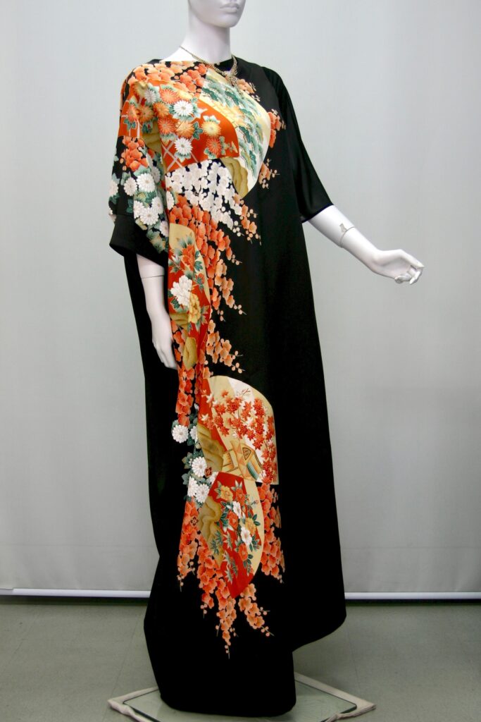 結婚式の新郎新婦の母親衣装にふさわしい上品で格式高い留袖ドレス（レンタル・販売／大阪・東京銀座）