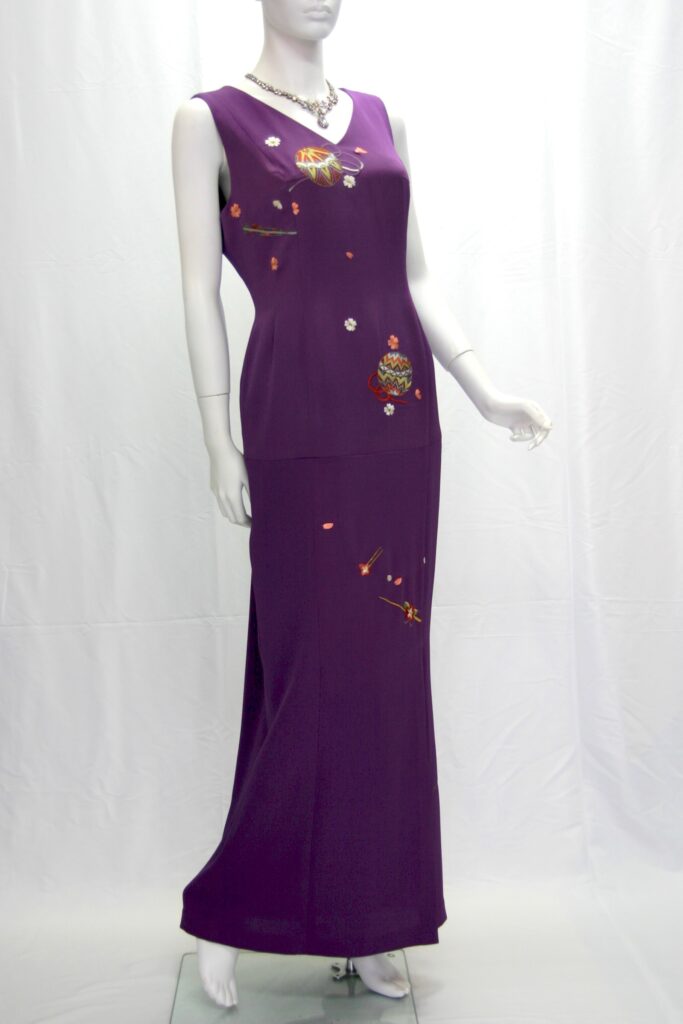 パーティードレスや卒業式のドレスコードに新品の振袖地を使用した着物ドレス