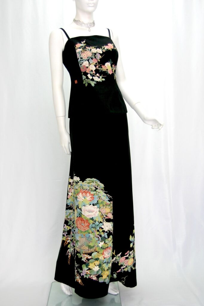 パーティードレスや卒業式のドレスコードに新品の振袖地を使用した着物ドレス