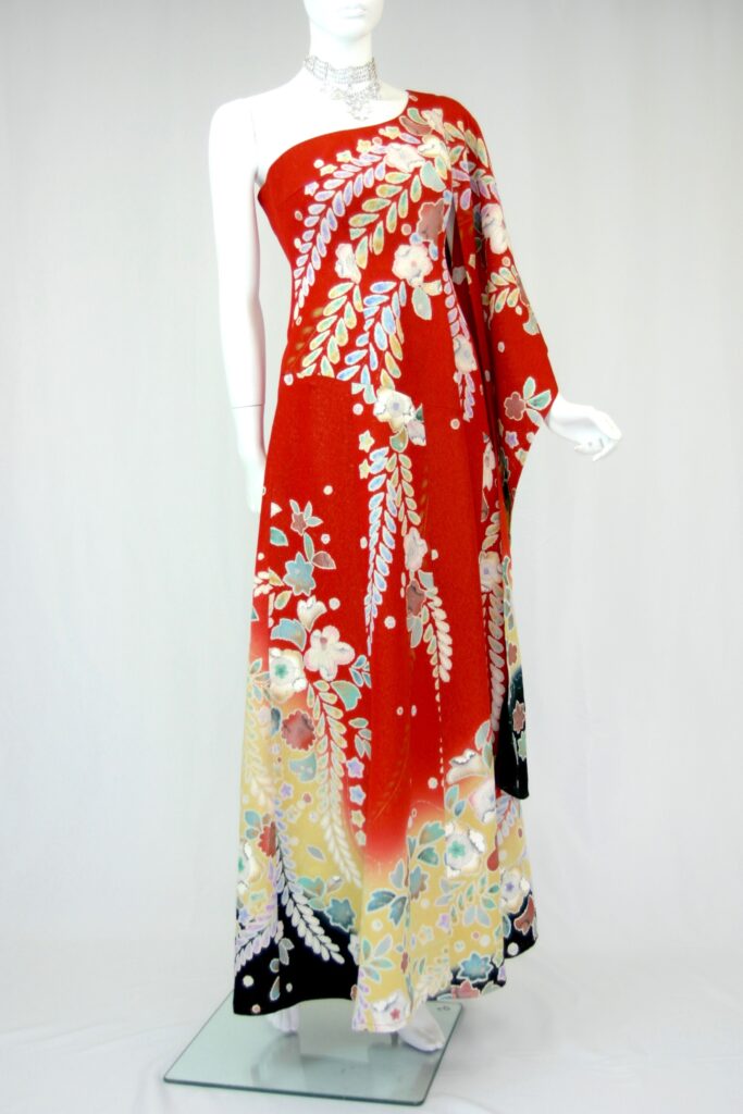 パーティードレスや卒業式のドレスコードに新品の振袖地を使用した着物ドレス