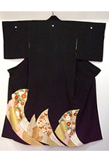 留袖からオーダーメイドの新婦のお母様の気品高い留袖ドレス