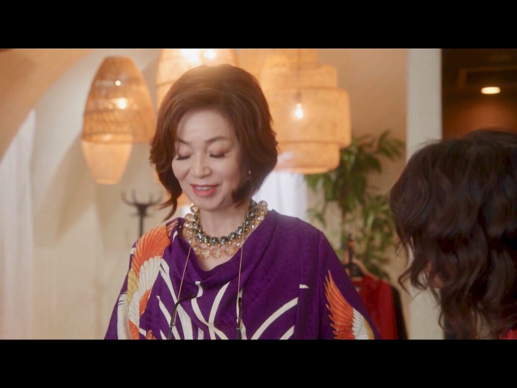 メディアでの着用にパーティードレスやステージ衣装に新品の振袖地を使用した藤真利子さん着用着物ドレス