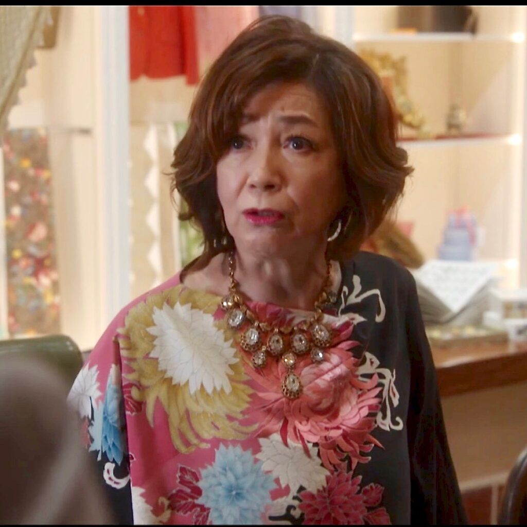 メディアでの着用にパーティードレスやステージ衣装に新品の留袖地を使用した藤真利子さん着用留袖ドレス