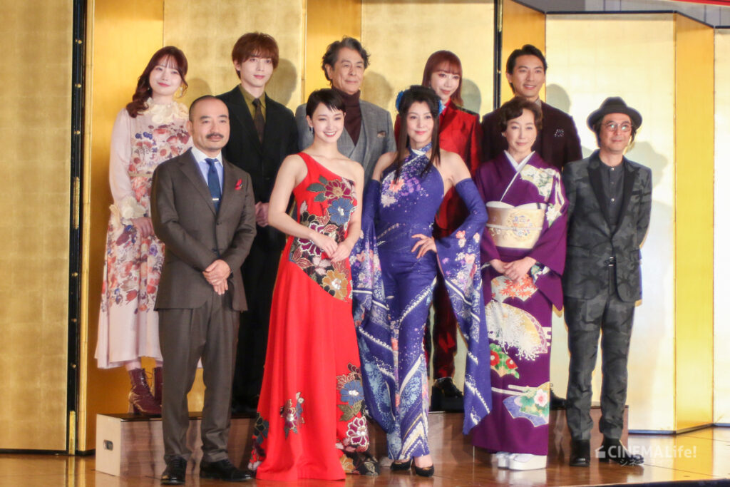 メディアでの着用にパーティードレスや卒業式のドレスコードに新品の振袖地を使用した剛力彩芽さんご着用着物ドレス